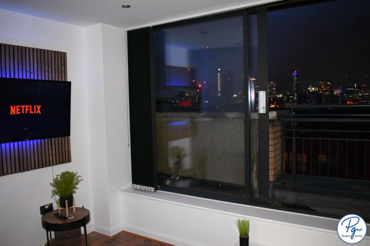 Penthouse - Amazing City Skyline Views - Balcony - Free Extra 2 Hours - Free Parking - Utilita Arena - Bullring Shopping - New St Station- Super King Size Bed เบอร์มิงแฮม ภายนอก รูปภาพ
