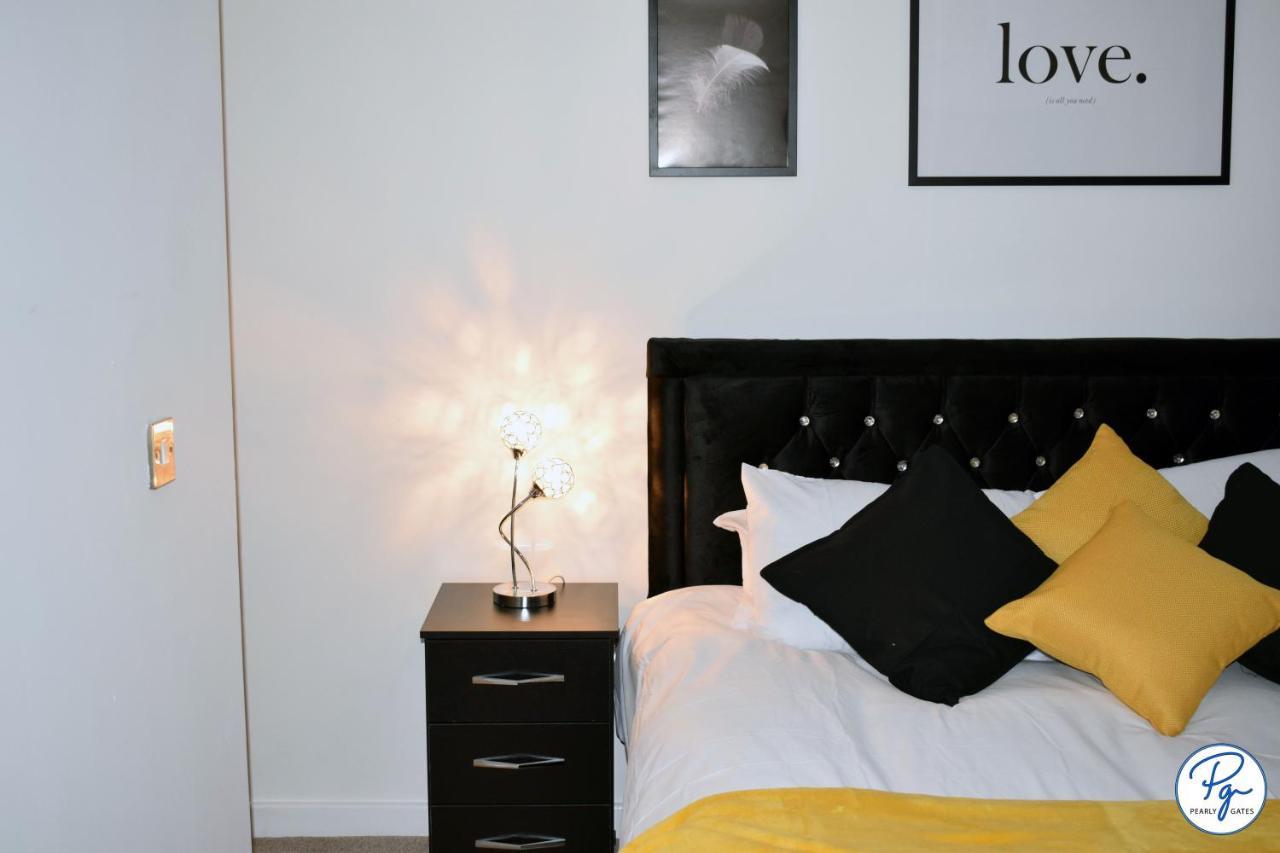 Penthouse - Amazing City Skyline Views - Balcony - Free Extra 2 Hours - Free Parking - Utilita Arena - Bullring Shopping - New St Station- Super King Size Bed เบอร์มิงแฮม ภายนอก รูปภาพ