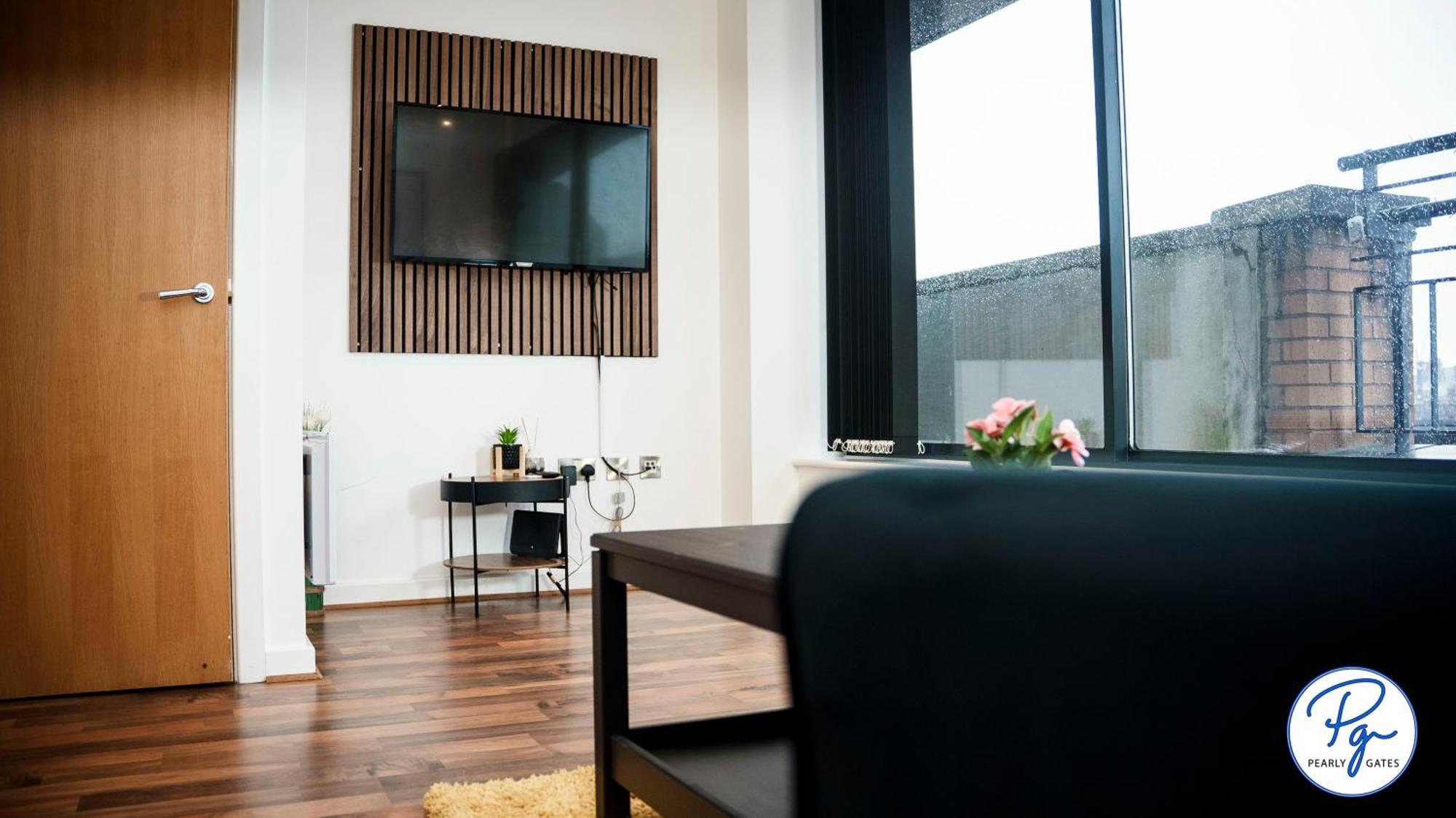 Penthouse - Amazing City Skyline Views - Balcony - Free Extra 2 Hours - Free Parking - Utilita Arena - Bullring Shopping - New St Station- Super King Size Bed เบอร์มิงแฮม ภายนอก รูปภาพ