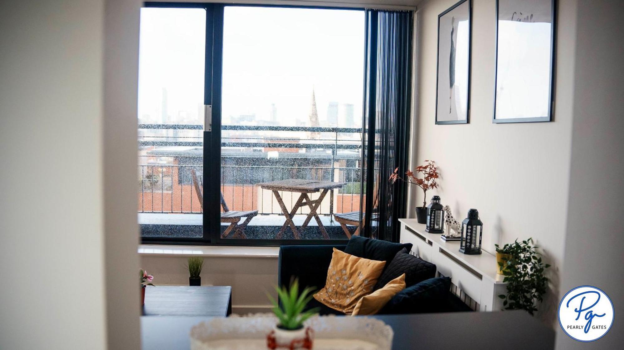 Penthouse - Amazing City Skyline Views - Balcony - Free Extra 2 Hours - Free Parking - Utilita Arena - Bullring Shopping - New St Station- Super King Size Bed เบอร์มิงแฮม ภายนอก รูปภาพ