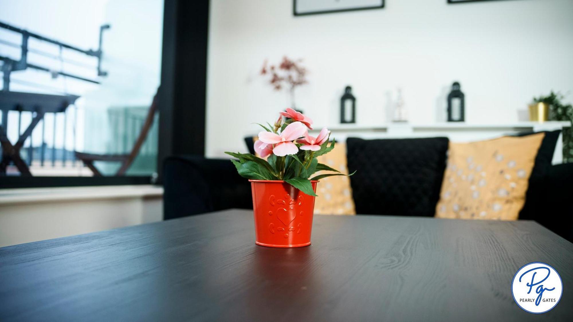 Penthouse - Amazing City Skyline Views - Balcony - Free Extra 2 Hours - Free Parking - Utilita Arena - Bullring Shopping - New St Station- Super King Size Bed เบอร์มิงแฮม ภายนอก รูปภาพ